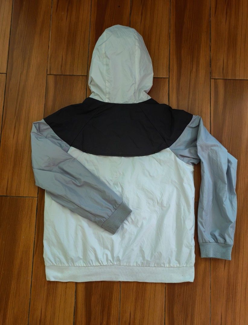 Nike Windrunner Jacket Hooded White Black Grey Size XL (Category: Coats, Jackets and Outerwear) located in Quezon City. Submitted by sulitdeals2710 (Listing ID 1465172737, Image 2). Description: - Brand: Nike - Style: Windbreaker with white, black, and grey colorblock design - Size: XL on tag - Material: 100% polyester with breathable mesh lining - Features: Full zip front, matching hood, and two zippered hand pockets - Details: Ribbed cuffs and 