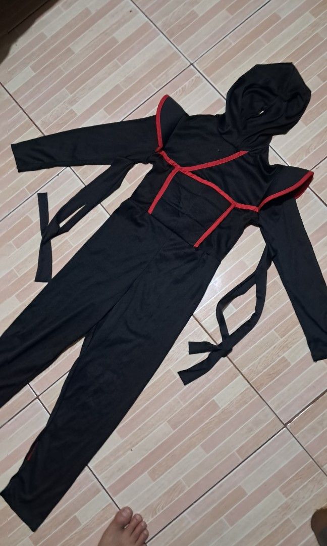 Ninja jumpsuit size 6-7 (Category: Babies & Kids Fashion) located in Las Pinas. Submitted by kaswakto (Listing ID 1465204294, Image 2). Description: 〽️ Ninja jumpsuit size 6-7 〽️ Dimensions: 39 inches length x 12 inches width 〽️ excellent condition,need wash,minimal issue sa toe part last picture 💰Php 250 +sf 📌Lpdh Las Pinas/Evacom or Valley2 Paranaque 📞09174614978 contact no. 🗳️Payment thru Gcash 09174614978 Jayvie Godmalin/bank transfer Bpi