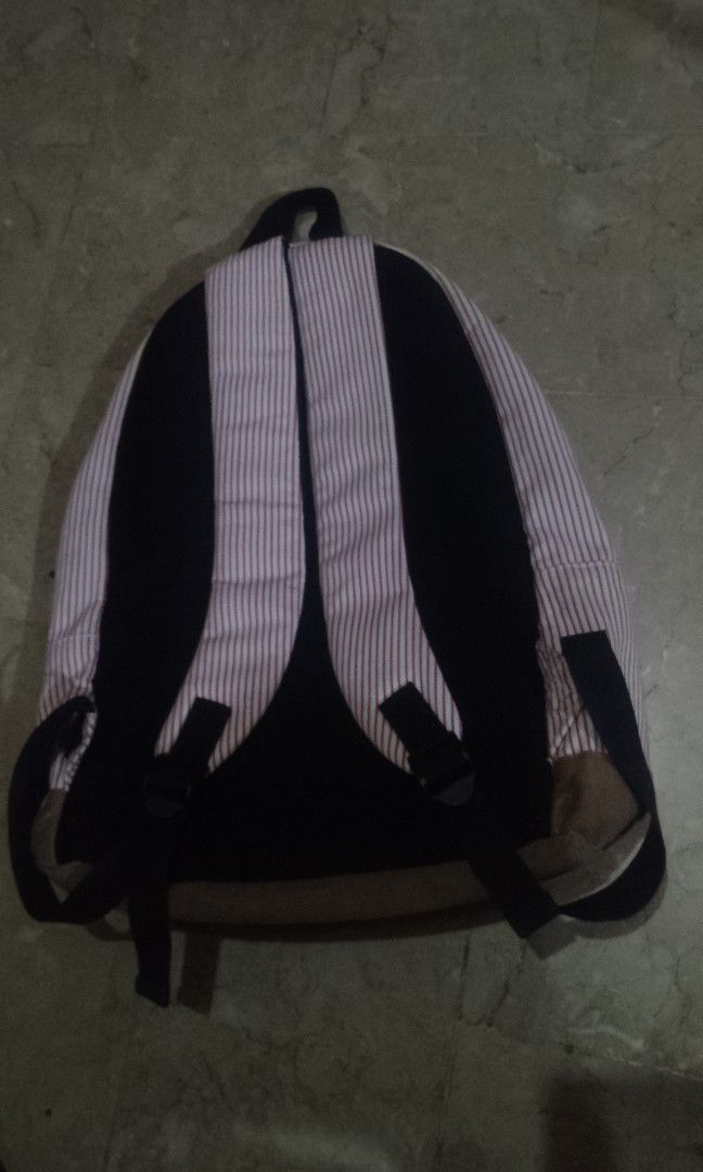 NY backpack (Category: Backpacks) located in Oas. Submitted by yortzzz (Listing ID 1465310435, Image 2). Description: .