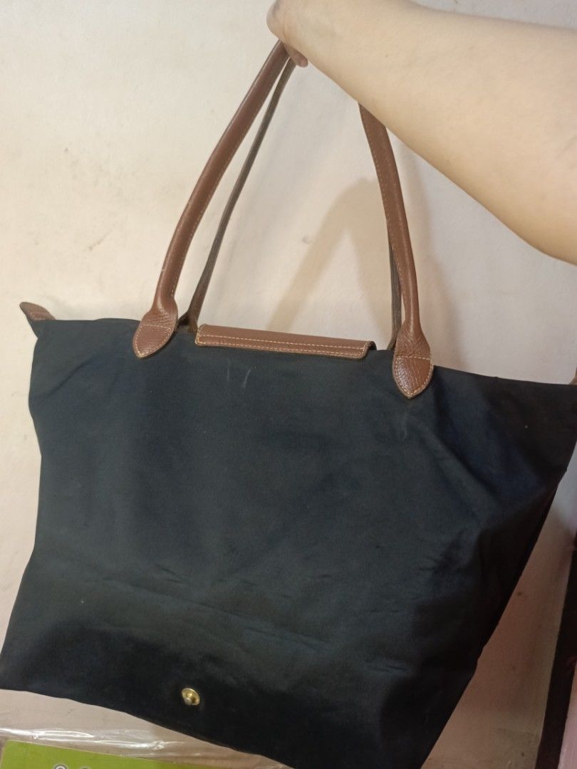 Nylon canvas tote bag (Category: Tote Bags) located in Manila. Submitted by del_thrifts03 (Listing ID 1465367332, Image 2). Description: .