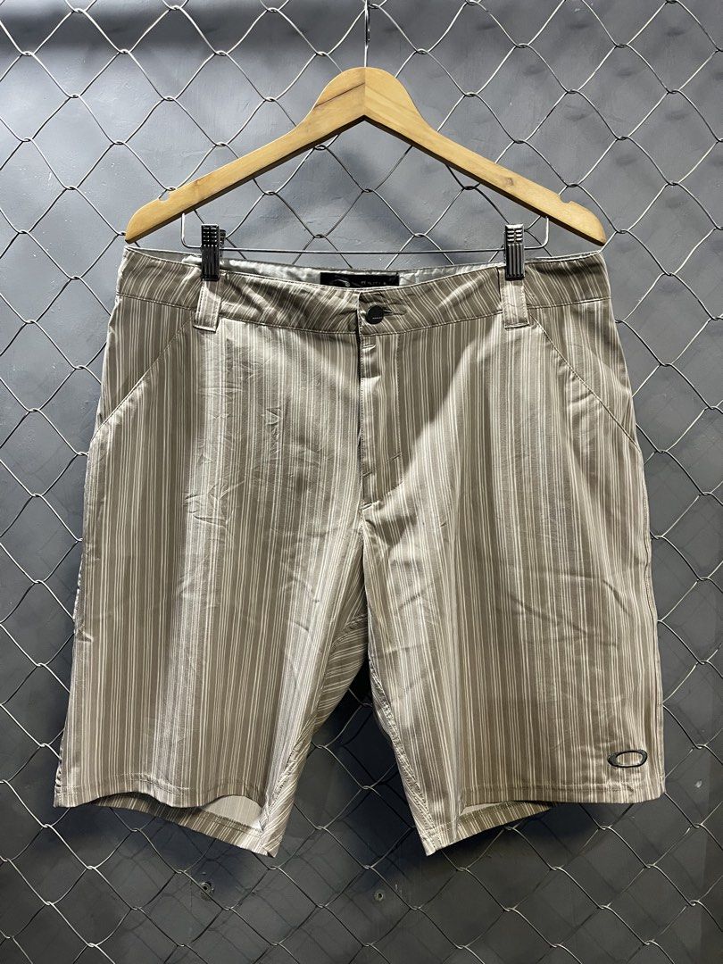 O A K L E Y Golf Shorts (Category: Shorts) located in Baliuag. Submitted by TOCThrift (Listing ID 1465254168, Image 1). Description: O A K L E Y Golf Shorts Size 34 on tag 34-35 waist | 20 Length Good as new No issue 780 + SF Baliwag, Bulacan.