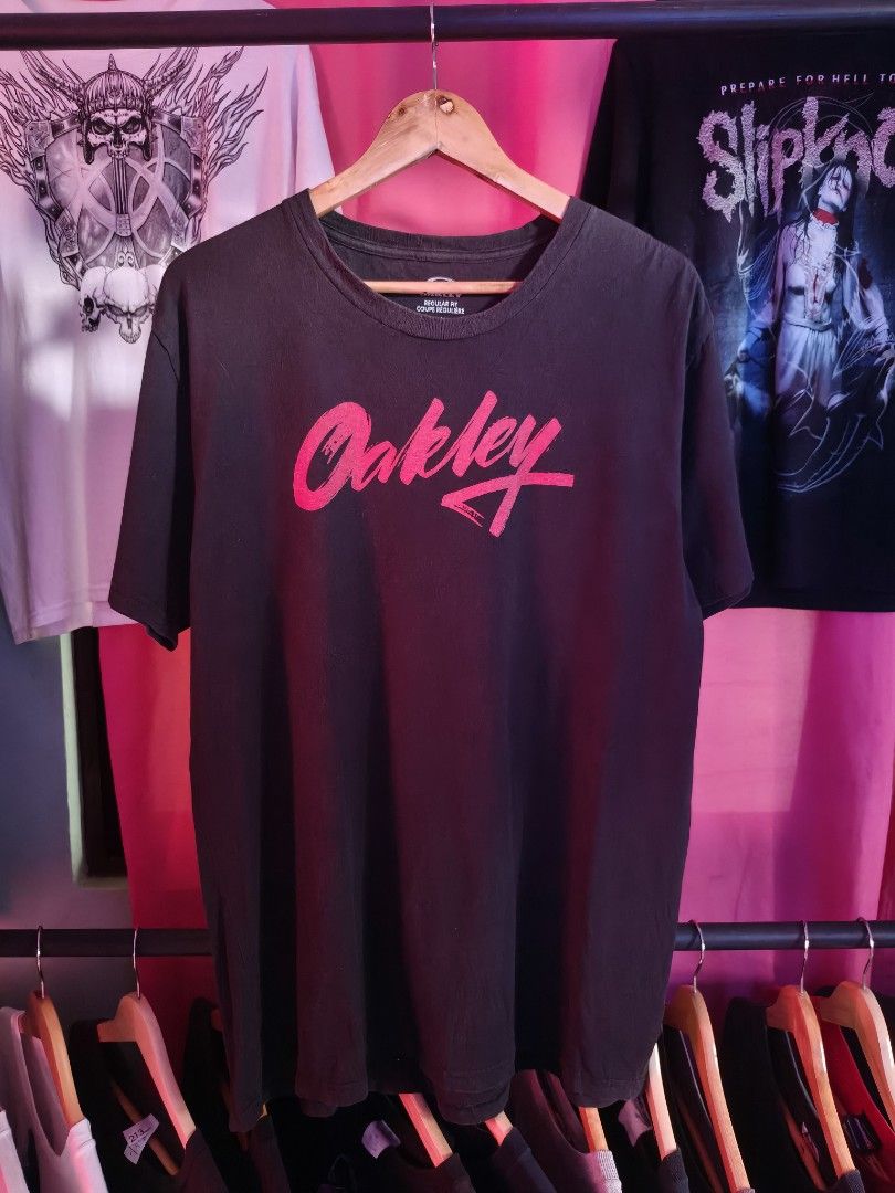Oakley Spell out tee (Category: Tshirts & Polo Shirts ) located in Toledo. Submitted by goldendogs (Listing ID 1465363514, Image 1). Description: XL size Need wash only.