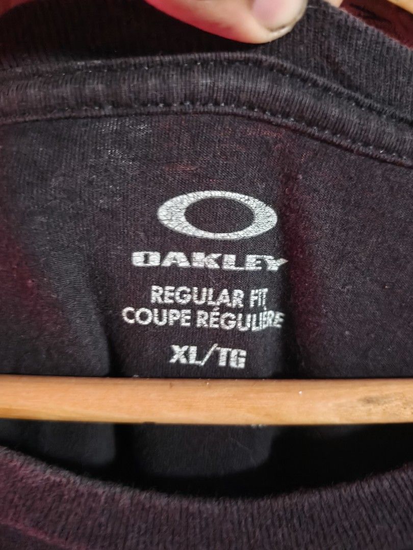 Oakley Spell out tee (Category: Tshirts & Polo Shirts ) located in Toledo. Submitted by goldendogs (Listing ID 1465363514, Image 2). Description: XL size Need wash only.