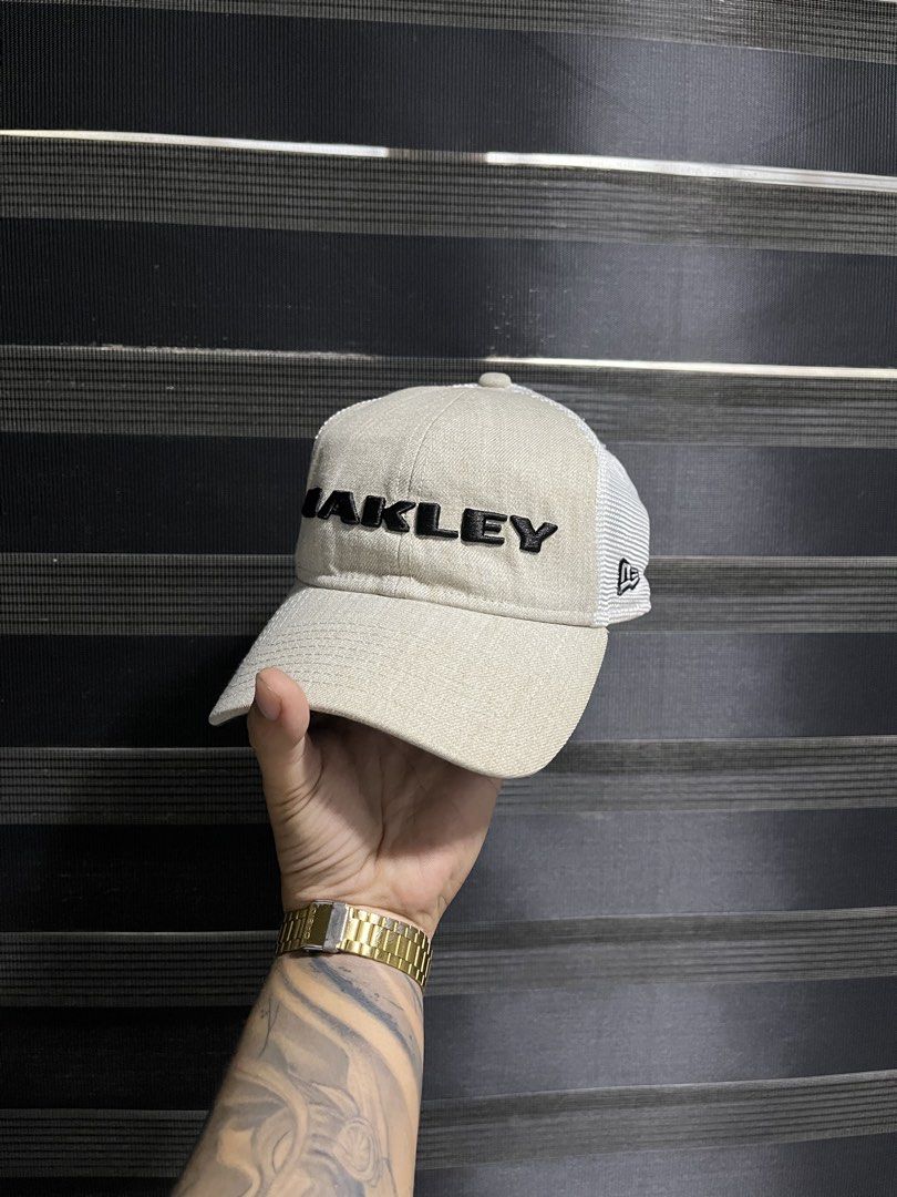OAKLEY X NEW ERA CREAM (Category: Caps & Hats) located in Iloilo. Submitted by thrift2cali (Listing ID 1465172159, Image 1). Description: OAKLEY COLLAB NEW ERA TRUCKER ISSUE : CHANGE NYO NLANG YUNG STRAP COLOR RATE : 9.8 / 10 .