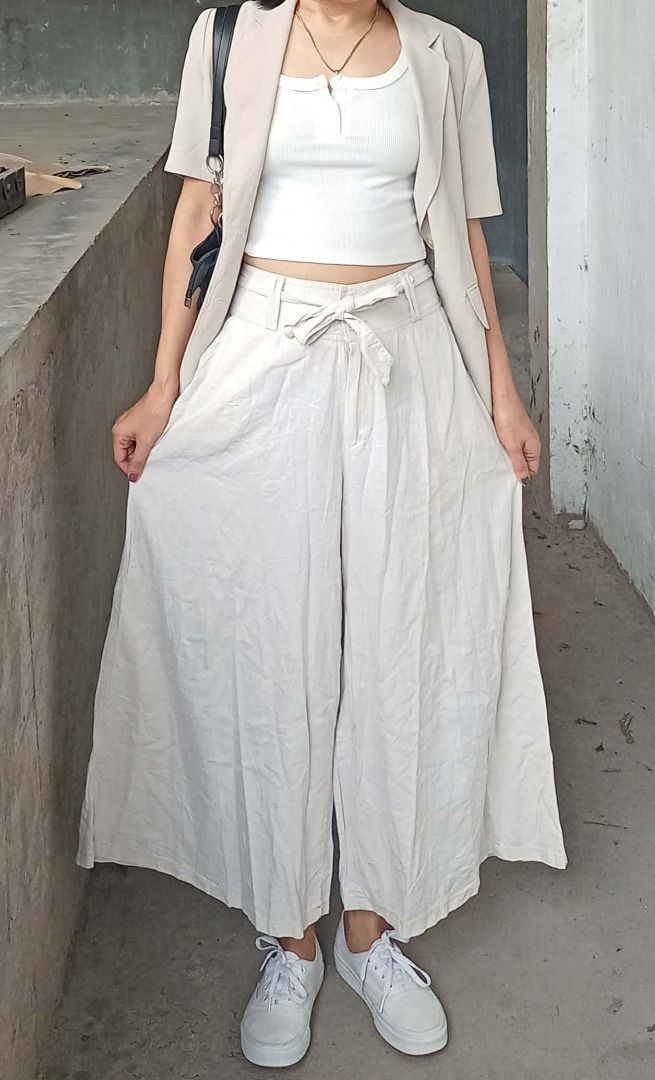 Oat Linen highwaist wide squarepants (Category: Other Bottoms) located in Davao. Submitted by irisrazona16792 (Listing ID 1465218178, Image 2). Description: Wd side pocket Waist 28-32 (adjustable tie) Hips 44 L 35 Mall quality.