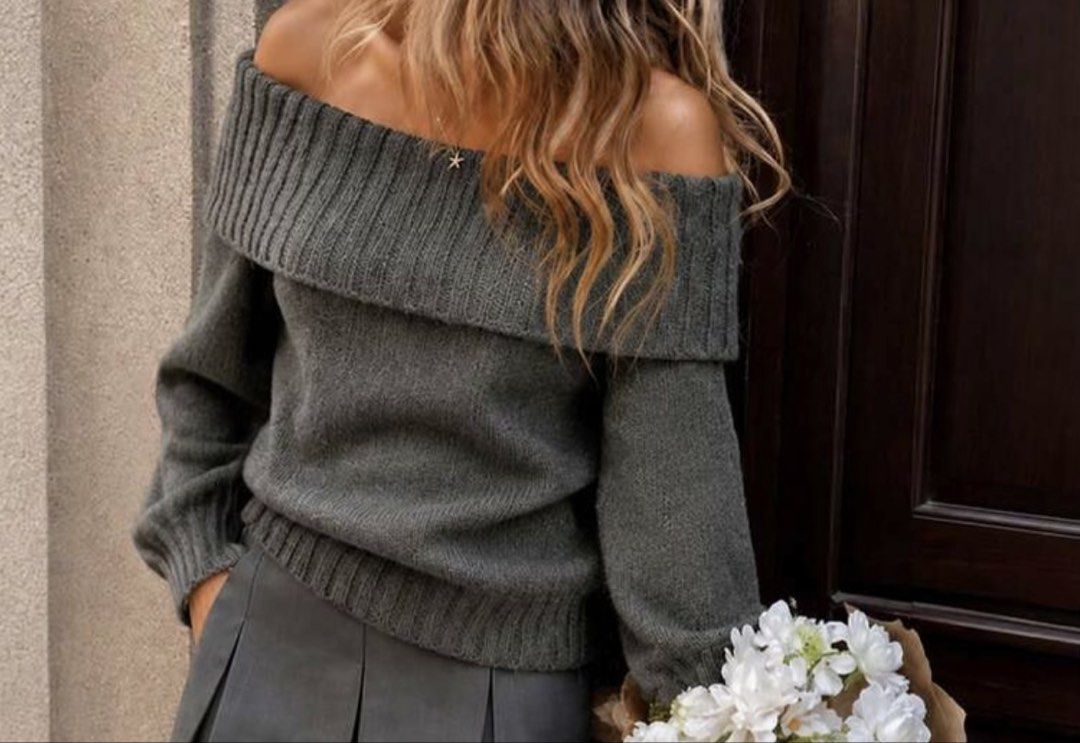 Off shoulder long sleeves (Category: Longsleeves) located in Manila. Submitted by _grxymacs (Listing ID 1465369178, Image 2). Description: .