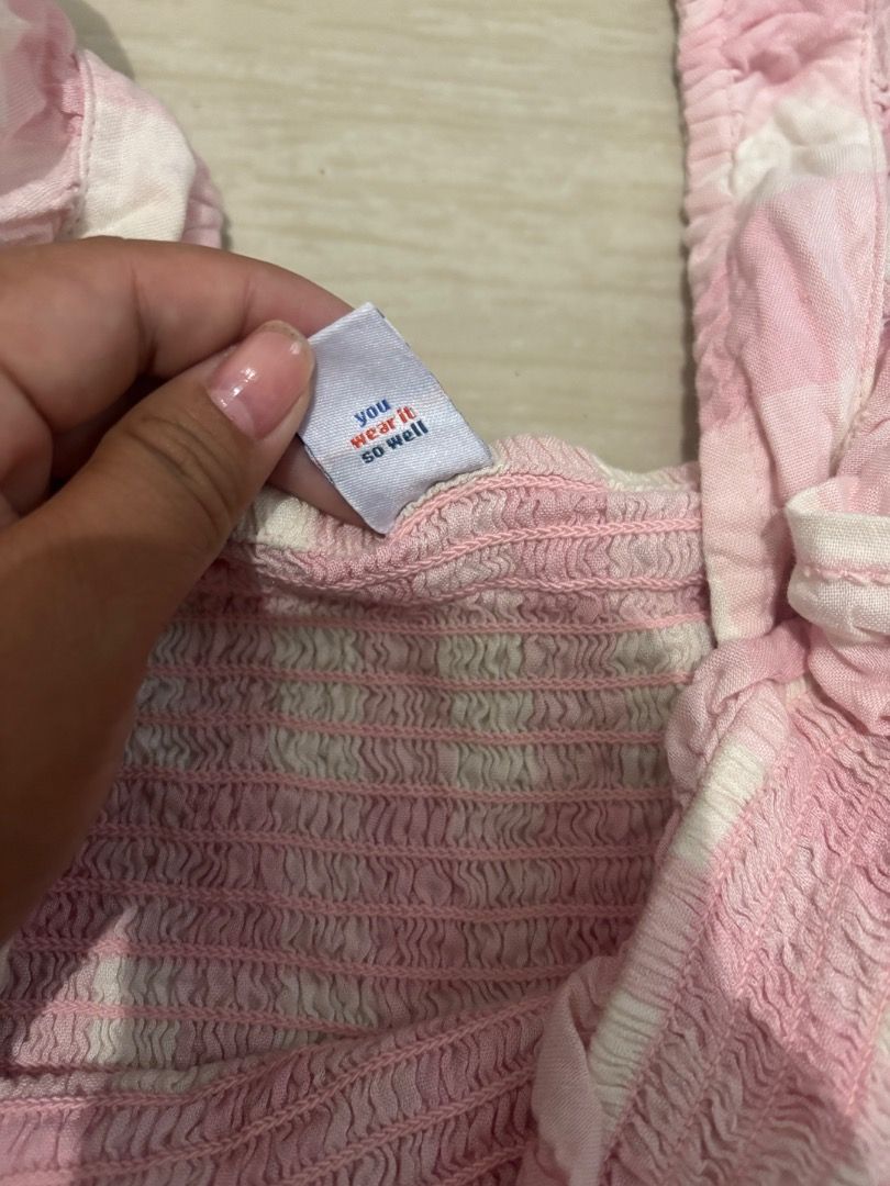 Old Navy Gingham Top (Category: Sleeveless) located in Butuan. Submitted by gwensfinds (Listing ID 1465256828, Image 3). Description: .