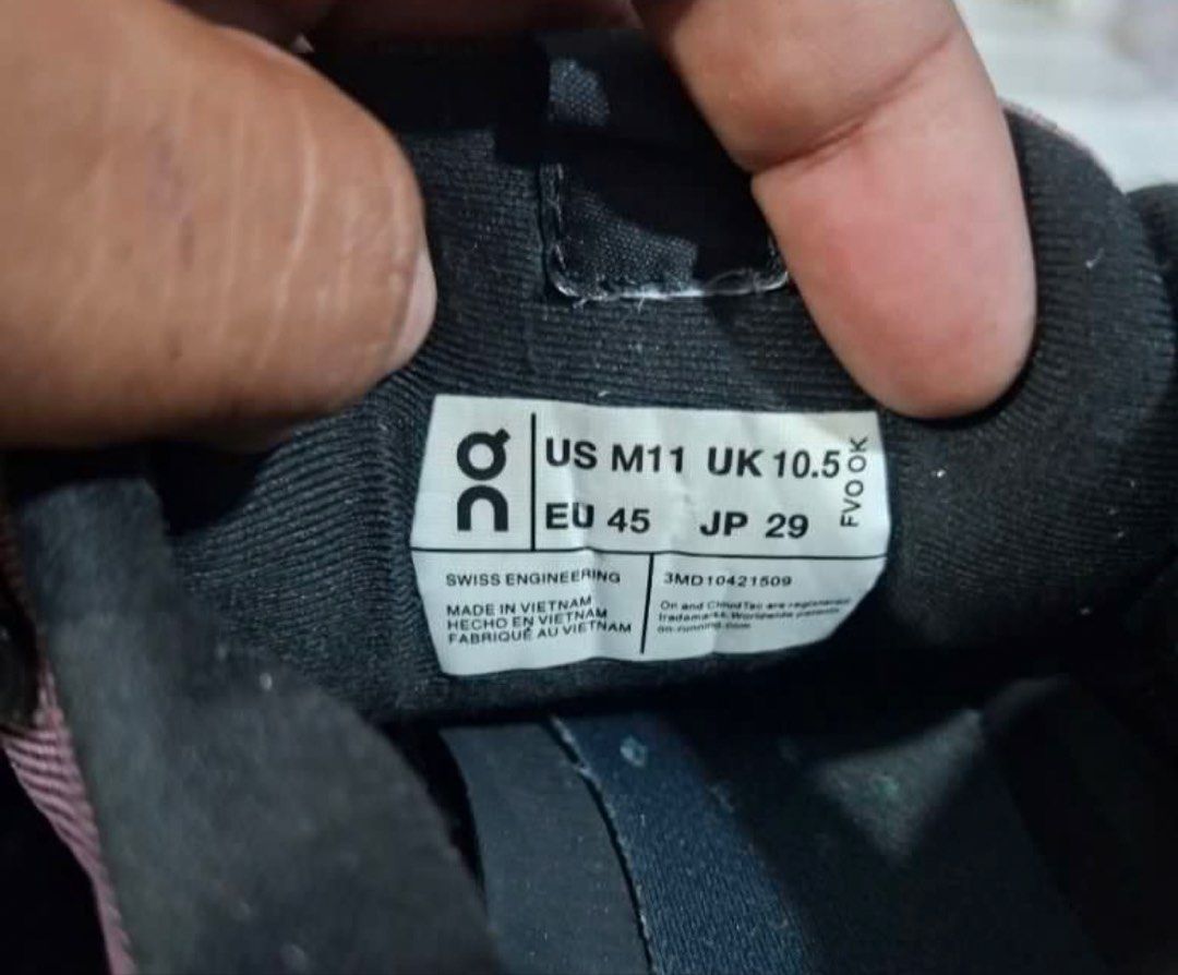 On Cloudsurfer (Category: Sneakers) located in Las Pinas. Submitted by deepsouthe (Listing ID 1465214767, Image 2). Description: On Cloudsurfer M11, 10.5uk, 45eu, 29cm Well used yet in good condition Legit pair Php3999 plus sf (nego) Las Pinas area.