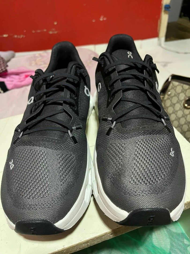 On Cloudtilt Black Asphalt Sz9 (Category: Sneakers) located in Quezon City. Submitted by kicks_resurrect_ph (Listing ID 1465176516, Image 3). Description: ON Cloudtilt Black Asphalt Used once pinanglakad lng sa mall rfs: need halfsize bigger, maliit sken no box good as new 9k.