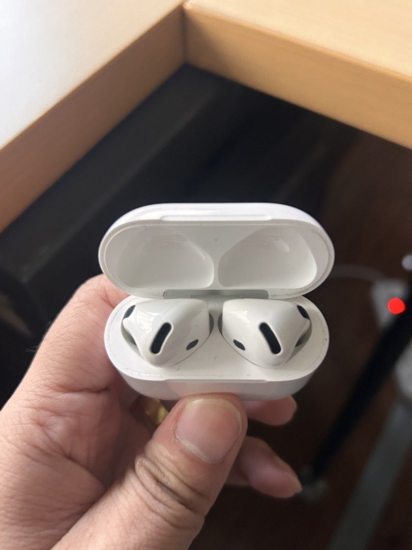 Original Apple Airpods 4 (Non ANC) (Category: Earphones) located in Manila. Submitted by Tjuan13 (Listing ID 1465176682, Image 2). Description: Try Secondhand Original Apple Airpods 4 (Non ANC) for only Php 5900 -100% Original -Free Usb C cable -Free Silicon Case -Smoothness 96% Front & 97% Back -Good battery life -Matagal Malowbat, Mabilis magcharge -Good quality -Crisp Button -Actual Photo -Ready to use -No Box -No swap -Free Shipping via Lalam