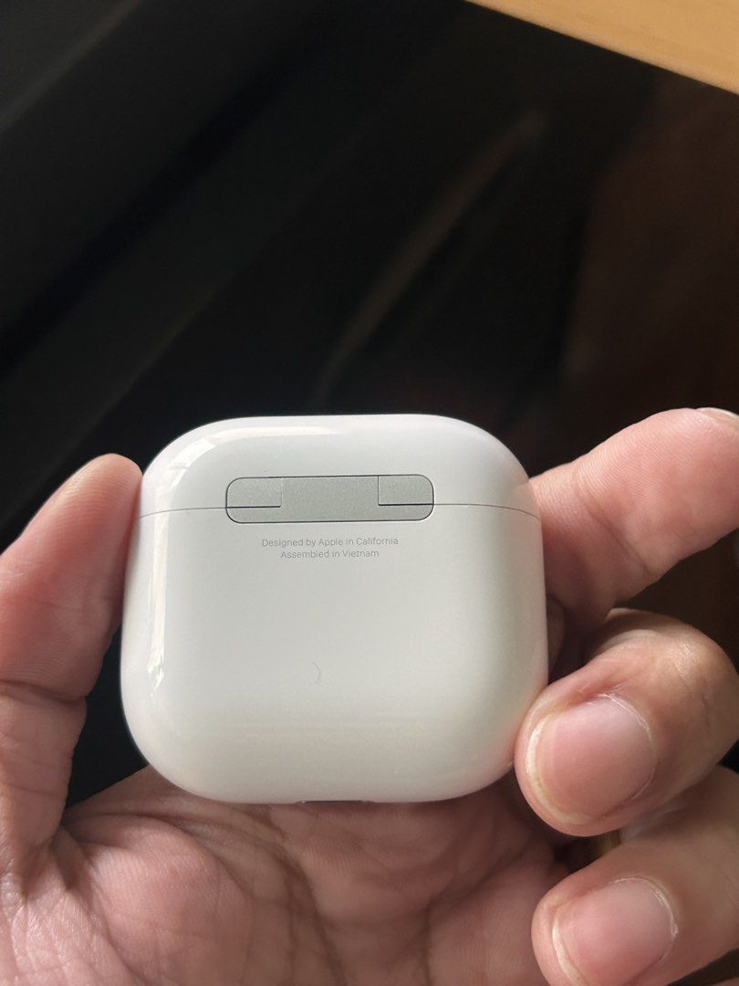 Original Apple Airpods 4 (Non ANC) (Category: Earphones) located in Manila. Submitted by Tjuan13 (Listing ID 1465176682, Image 3). Description: Try Secondhand Original Apple Airpods 4 (Non ANC) for only Php 5900 -100% Original -Free Usb C cable -Free Silicon Case -Smoothness 96% Front & 97% Back -Good battery life -Matagal Malowbat, Mabilis magcharge -Good quality -Crisp Button -Actual Photo -Ready to use -No Box -No swap -Free Shipping via Lalam