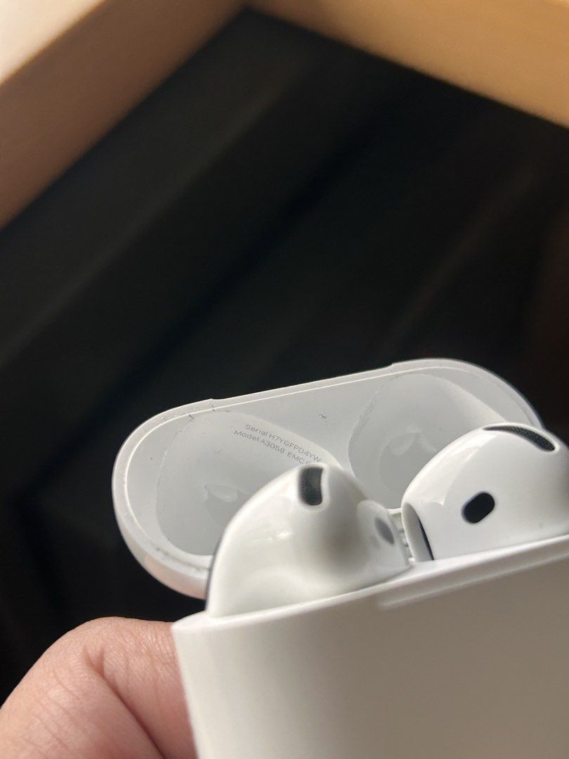 Original Apple Airpods 4 (Non ANC) (Category: Earphones) located in Makati City. Submitted by john15.5 (Listing ID 1465277912, Image 3). Description: Try Secondhand Original Apple Airpods 4 (Non ANC) for only Php 5900 -100% Original -Free Usb C cable -Free Silicon Case -Smoothness 96% Front & 97% Back -Good battery life -Matagal Malowbat, Mabilis magcharge -Good quality -Crisp Button -Actual Photo -Ready to use -No Box -No swap -Free Shipping via