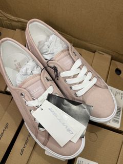 (Category: ) located in . Submitted by lovely.items1983 (Listing ID 1465303848, Image 1). Description: .