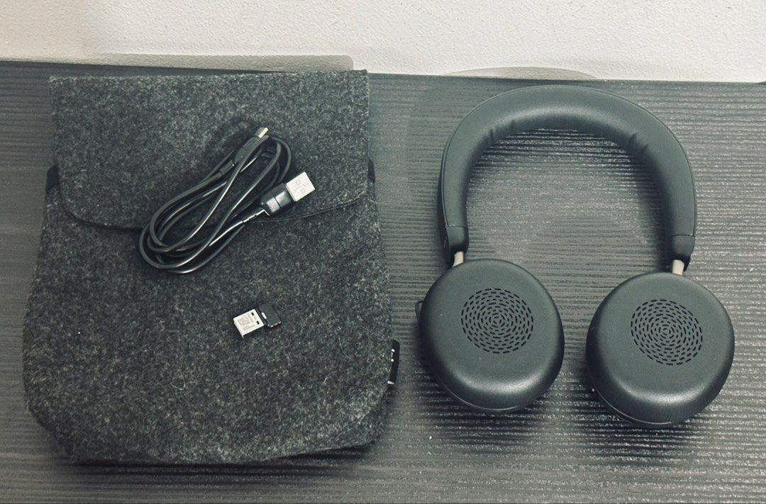 ORIGNAL JABRA EVOLVE2 75 (Category: Headphones & Headsets) located in Quezon City. Submitted by JFIEL21 (Listing ID 1463987395, Image 3). Description: Original Jabra Evolve2 75 PRICE: P7,999 AUTOPASS TO LOW BALLERS ✅Good as new ✅Guaranteed good condition ✅Wireless using dongle or via bluetooth ✅With Active noise cancellation ✅ Battery life up to 24 hours talk time Package comes with ▫️Headset ▫️Dongle ▫️USB Type C charging cord ▫️Jabra pouch Meet