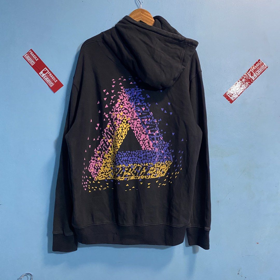 Palace tri flect hoodie (Category: Hoodies) located in Santo Tomas. Submitted by niftynook_22 (Listing ID 1465180076, Image 2). Description: Excellent condition .