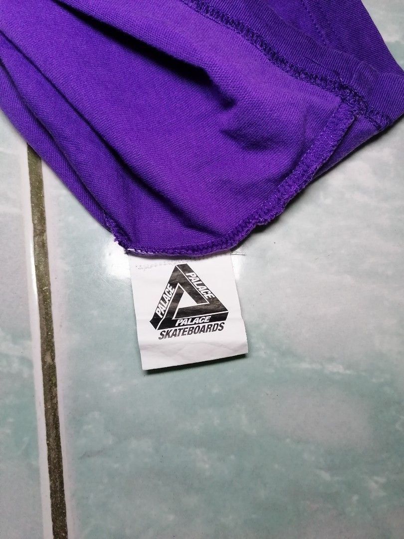 PALACE Trianglosaurus tee (Category: Tshirts & Polo Shirts ) located in Zamboanga. Submitted by nolavusta (Listing ID 1465284495, Image 3). Description: PALACE Trianglosaurus tee Size: Medium Width - 20 Length - 28 MOP: GCASH MOD: JNT.