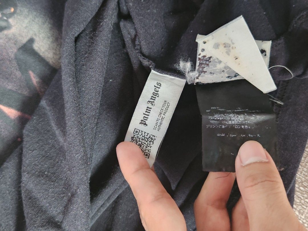Palm Angels (Category: Tshirts & Polo Shirts ) located in Las Pinas. Submitted by jrwnrzn (Listing ID 1465301514, Image 3). Description: - Brand: Palm Angels - 28L x 19W medium - color rate 9/10 - Includes interior brand tags and QR authentication label - Condition: Brand new / Excellent quality.