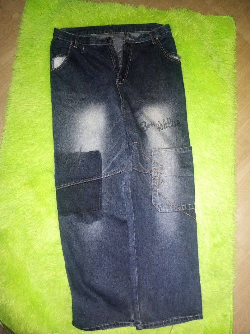 Pants (embroidery Designs) (Category: Activewear) located in Talavera. Submitted by xxygxx (Listing ID 1465312869, Image 3). Description: 31 on tag but Fit to size 34 length 40.5 inches Leg opening 10 📌 Color rate 9/10 📌Condition 7/10 📌issue (missing tag,cut Pocket on right side).