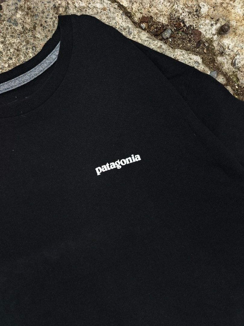 Patagonia (Category: Tshirts & Polo Shirts ) located in Trento. Submitted by renanteblanco113 (Listing ID 1465253823, Image 2). Description: Patagonia Dimes: 23x31 Excellent condition Color rate: 9.5/10 "color may vary due to lighting outdoor" Issue: need wash.