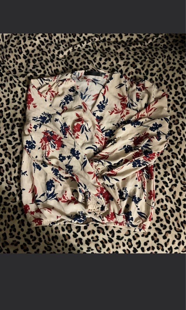 Pattern Blouse (Category: Blouses) located in Gelugor. Submitted by yums.wardrobe (Listing ID 1465357108, Image 2). Description: .