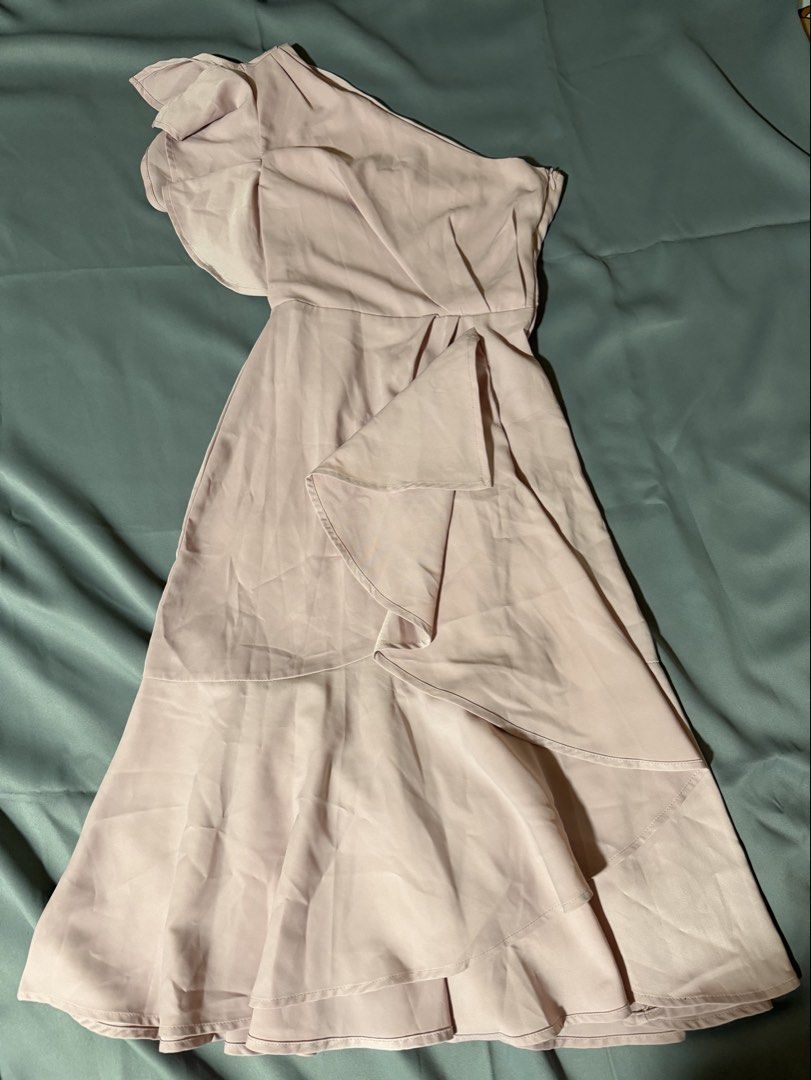 Pink One Shoulder Ruffle Dress (Category: Dresses) located in Caloocan City. Submitted by prelovedbyfe08 (Listing ID 1465316217, Image 1). Description: 📍south caloocan sf shouldered by buyer.