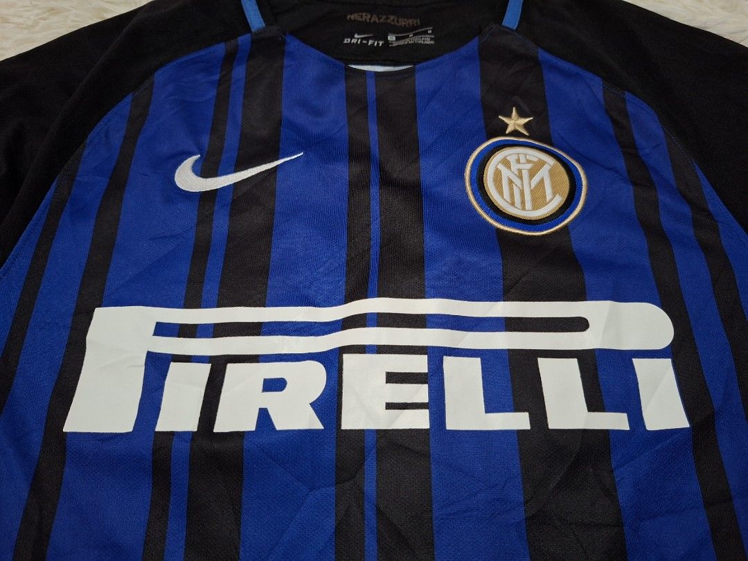 PIRELLI NIKE INTER MILAN (Category: Activewear) located in Trece Martires City. Submitted by eszpincxks (Listing ID 1465336870, Image 3). Description: PIRELLI NIKE INTER MILAN DIMES:21W,28.5L SIZE: MEDIUM CONDITION:9/10 ISSUE: CRACKPRINTS ON BACK.