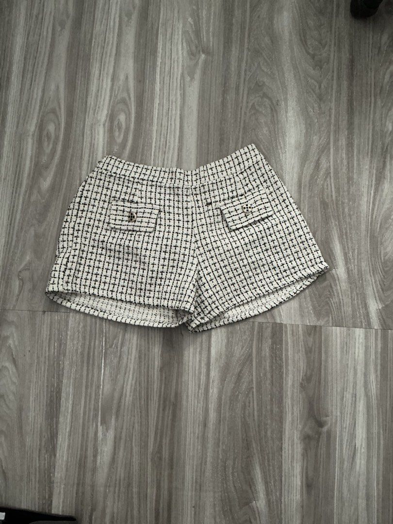 Plaid Black and White Shorts Stretchable (Category: Shorts) located in Manila. Submitted by TCC.ETC (Listing ID 1465194975, Image 1). Description: .