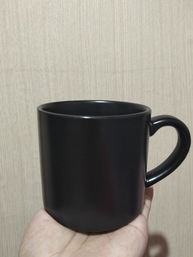 Plain Ceramic Mugs 001 (Category: Coffee & Tea Tableware) located in Caloocan City. Submitted by agr_shop (Listing ID 1465339537, Image 1). Description: - Material: Solid ceramic - Available Colors: Matte black, dark blue, white with red inside, and solid dark pink - Features: Chunky handle with a comfortable grip - Ideal for: Daily morning coffee or tea - Condition: Clean inside and outside.
