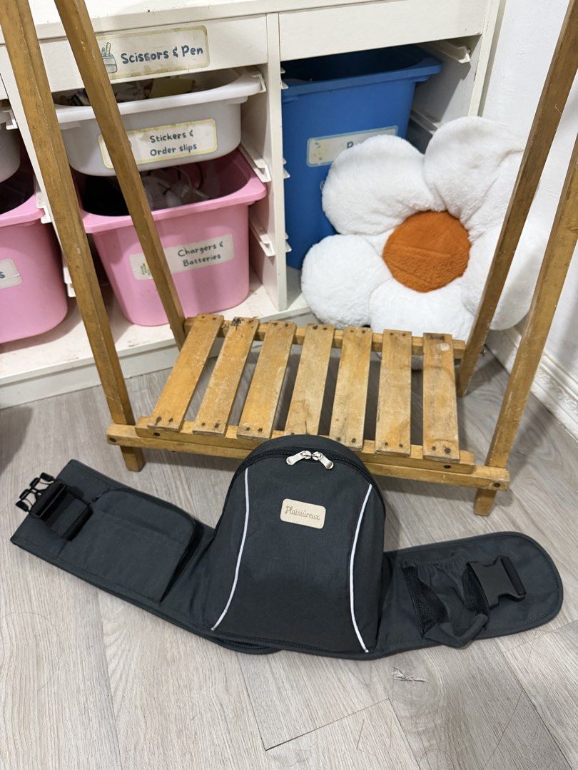 Plaisiureux Hipseat Dark Gray (Category: Carriers & Slings) located in Santa Maria. Submitted by babyshowearph_official (Listing ID 1465178578, Image 1). Description: .