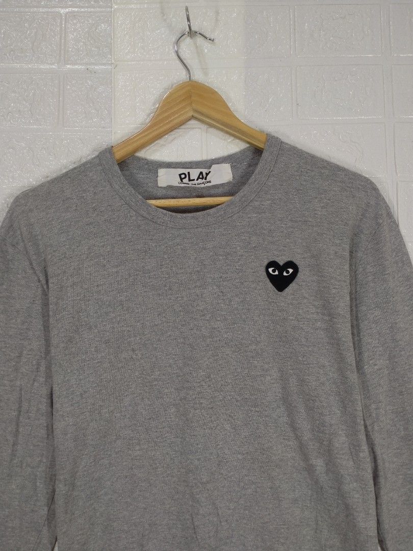 PLAY CDG LONG SLEEVE (Category: Luxury Apparel) located in Baguio. Submitted by dansteals (Listing ID 1465211206, Image 2). Description: 26 X 21 MEDIUM.