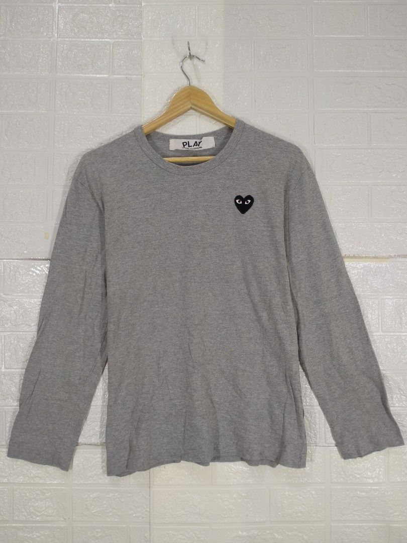 PLAY CDG LONG SLEEVE (Category: Luxury Apparel) located in Baguio. Submitted by dansteals (Listing ID 1465211206, Image 1). Description: 26 X 21 MEDIUM.