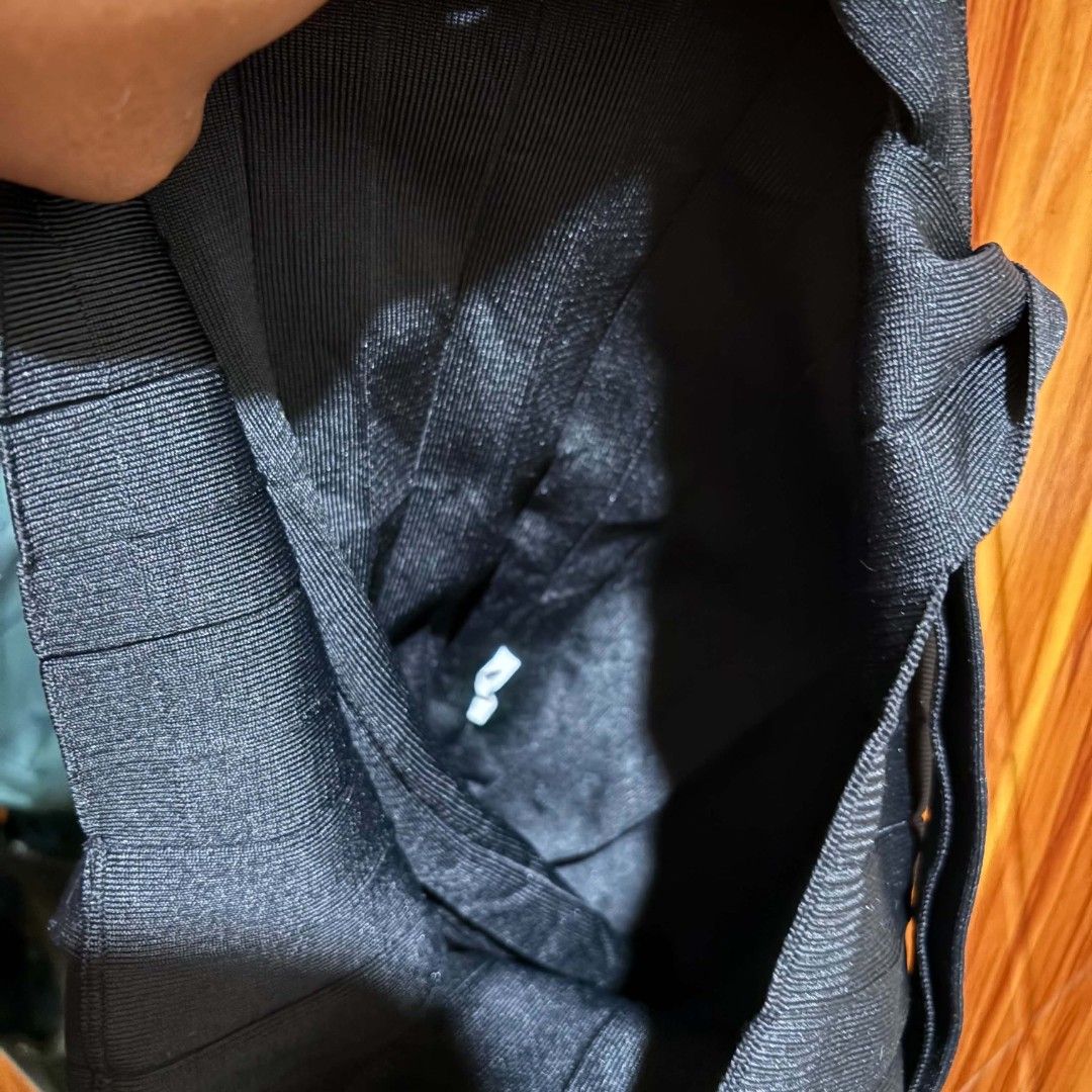 Pleats mama tote bag (Category: Tote Bags) located in Alburquerque. Submitted by abj_thriftshop (Listing ID 1465344645, Image 2). Description: like new.