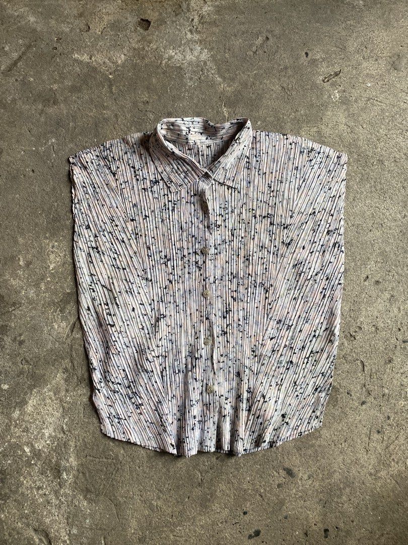 Pleats Please Issey Miyake (Category: Blouses) located in Davao. Submitted by jirielzac08036 (Listing ID 1465281769, Image 1). Description: size 3 no issue excellent.