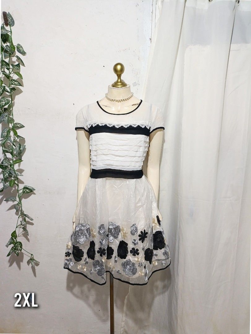 Plus size white lace retro dress (Category: Dresses) located in Pateros City. Submitted by amj_amj (Listing ID 1465278556, Image 1). Description: .