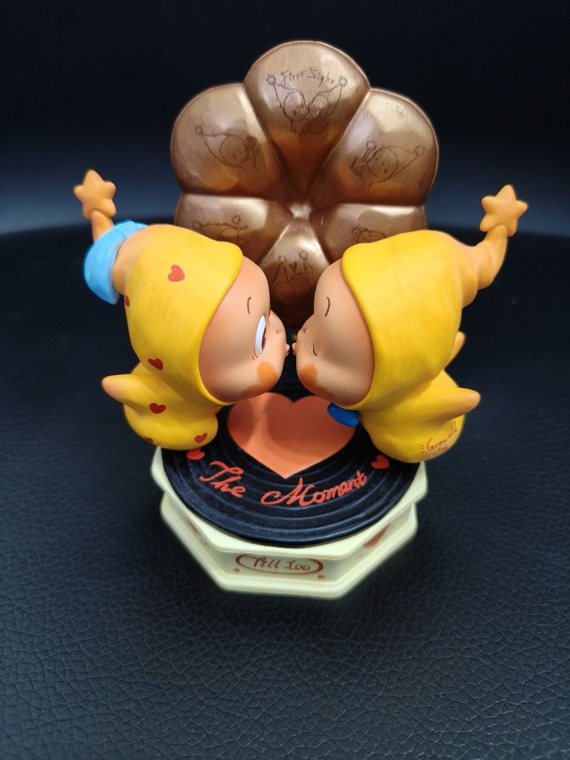 Pop mart Twinkle twinkle the moment figure (Category: Designer & Blind Box Toys) located in Pasay City. Submitted by biancabee25 (Listing ID 1465267271, Image 1). Description: as is, no box below srp.