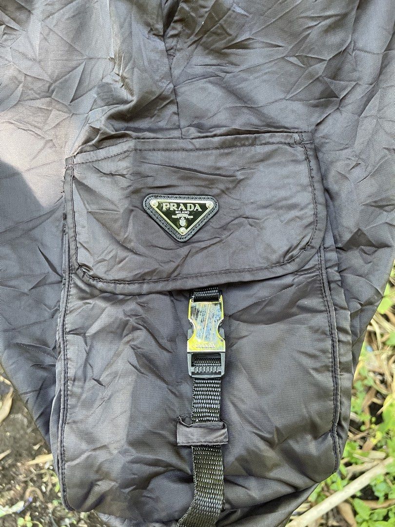 PRADA NYLON CARGO SHORT (Category: Luxury Apparel) located in Tacloban City. Submitted by solothriftfinds (Listing ID 1465193381, Image 3). Description: PRADA NYLON SHORT EXCELLENT CONDITION LIKE NEW.