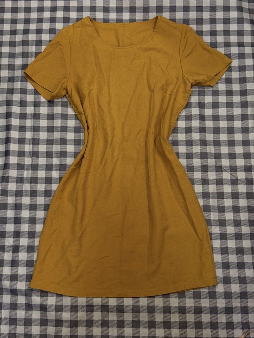PRELOVED- MUSTARD DRESS 👗 (Category: Dresses) located in Abucay. Submitted by littlefindsbyb (Listing ID 1465381986, Image 1). Description: ✨ PRELOVED MUSTARD WAISTED DRESS ✨ Chic, flattering, and easy to style — a timeless everyday dress with a feminine silhouette. 📏 MEASUREMENTS (laid flat): • Chest: ~19–20” • Length: ~34” • Fit: Defined waist with a slight A-line silhouette ✨ DETAILS: • Warm mustard yellow color • Round neckline • Short slee