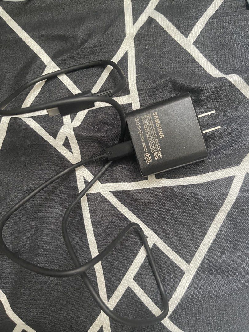 Preloved Samsung Charger (Category: Chargers & Cables) located in Manila. Submitted by calmbird.phoenix (Listing ID 1465311975, Image 2). Description: Preloved Original 45w samsung charger Super fast charger 2.0 Fast charger adaptor and cord.