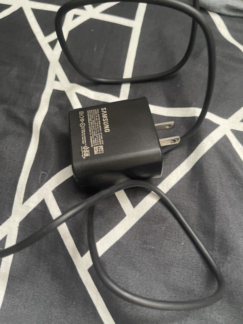 Preloved Samsung Charger (Category: Chargers & Cables) located in Manila. Submitted by calmbird.phoenix (Listing ID 1465311975, Image 3). Description: Preloved Original 45w samsung charger Super fast charger 2.0 Fast charger adaptor and cord.