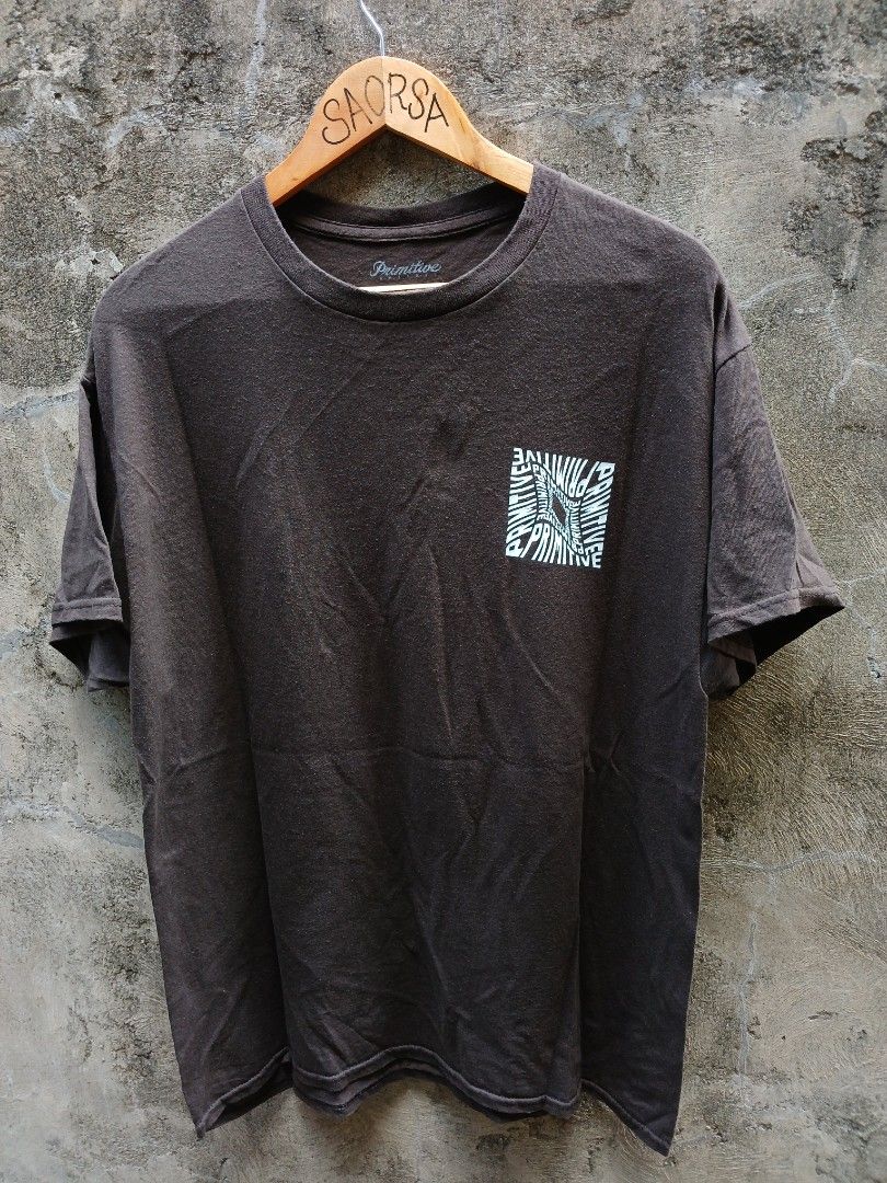 Primitive tee (Category: Tshirts & Polo Shirts ) located in Candelaria. Submitted by saorsa.thrift (Listing ID 1465302665, Image 2). Description: Primitive tee •Size: Large •Dimes: 21 / 29 •Condition: Very good •Issue: None 🏷️ 400 + sf.