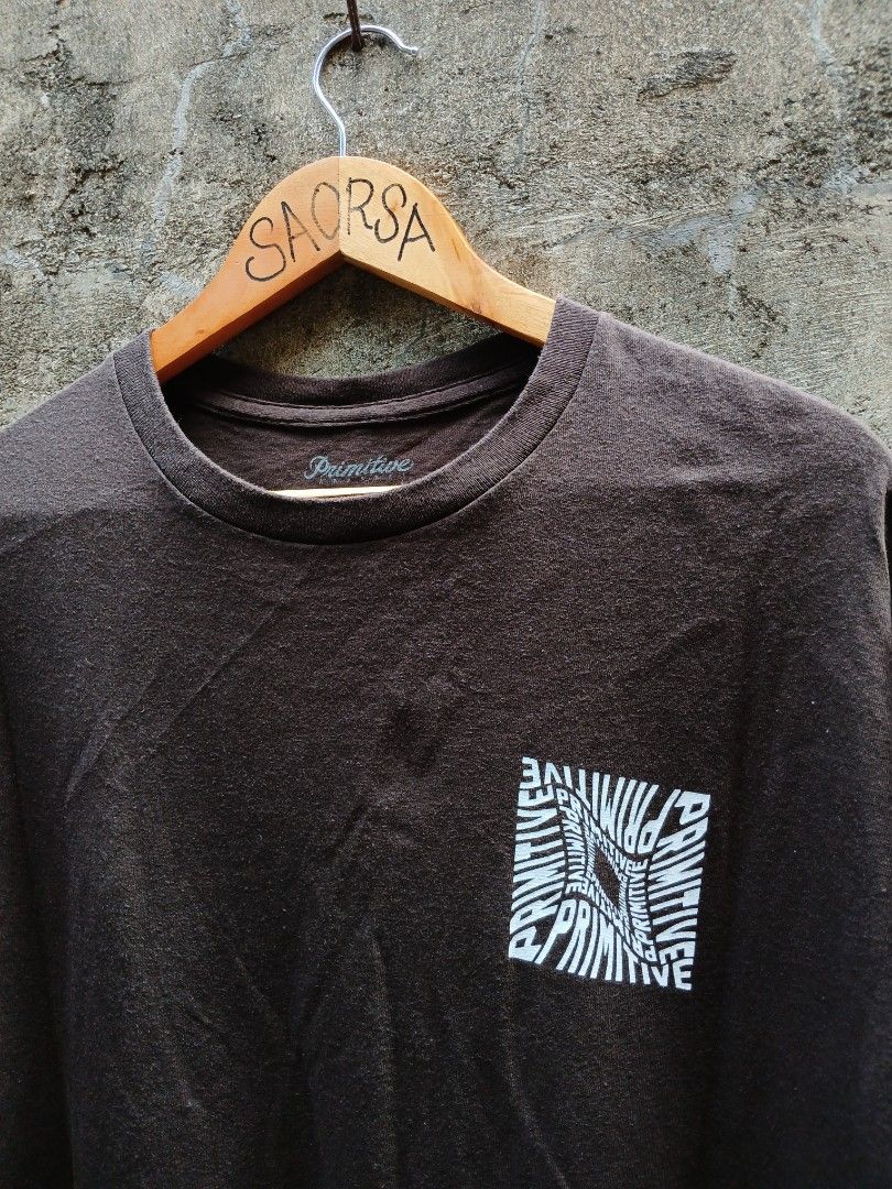 Primitive tee (Category: Tshirts & Polo Shirts ) located in Candelaria. Submitted by saorsa.thrift (Listing ID 1465302665, Image 3). Description: Primitive tee •Size: Large •Dimes: 21 / 29 •Condition: Very good •Issue: None 🏷️ 400 + sf.