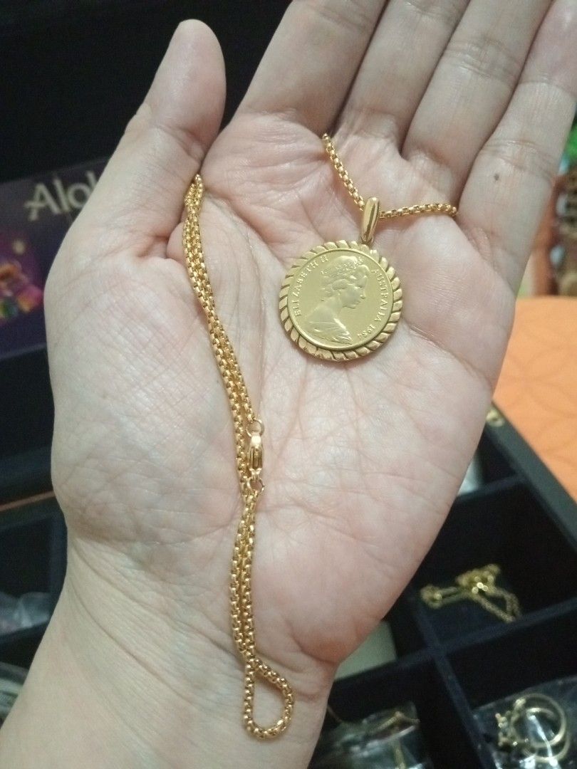 Queen Elizabeth medallion necklace (Category: Necklaces) located in Batangas. Submitted by girlmeetspurple (Listing ID 1465322286, Image 2). Description: from Japan.