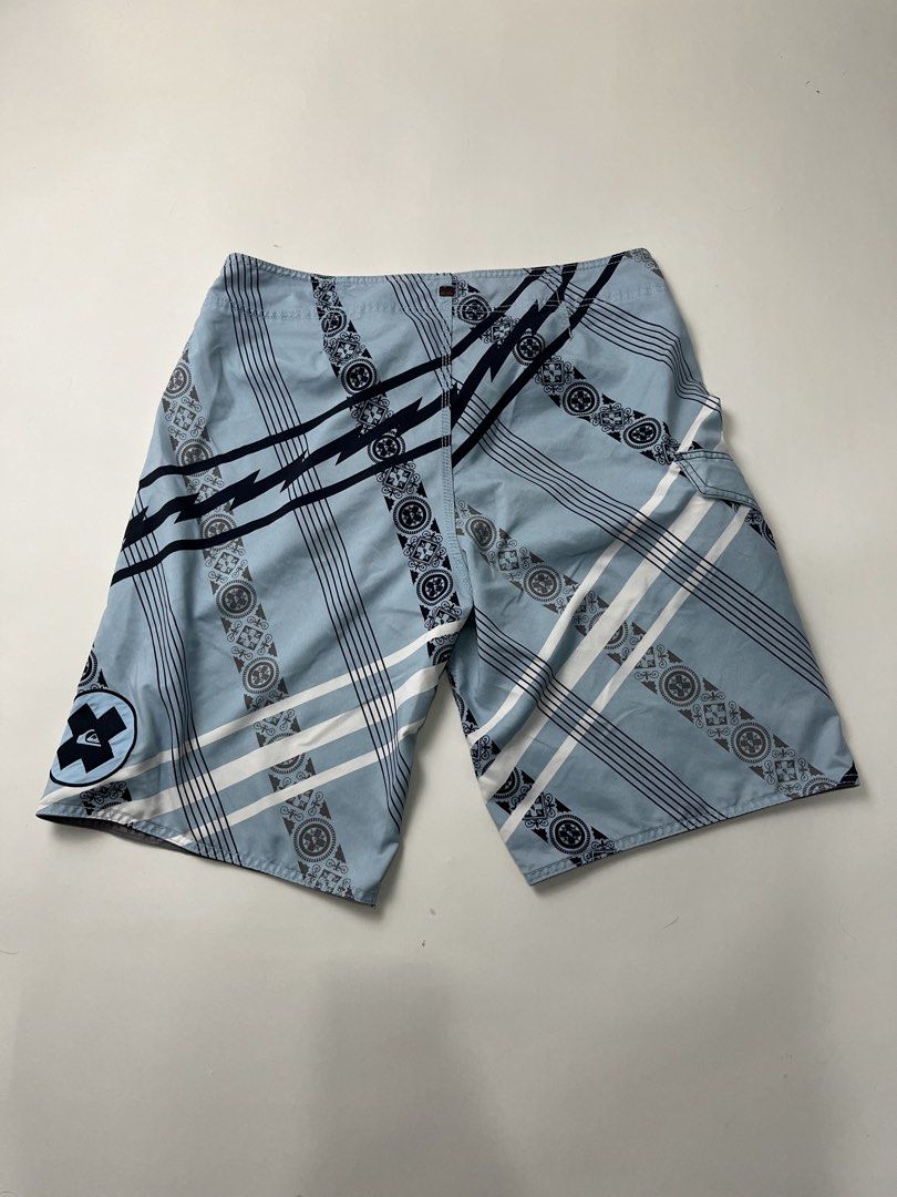 Quiksilver Vintage Y2K Shorts (Category: Shorts) located in Makati City. Submitted by ufcknwthbst (Listing ID 1465193564, Image 3). Description: Size 36 23 inch length 9.5/10 condition No issue.