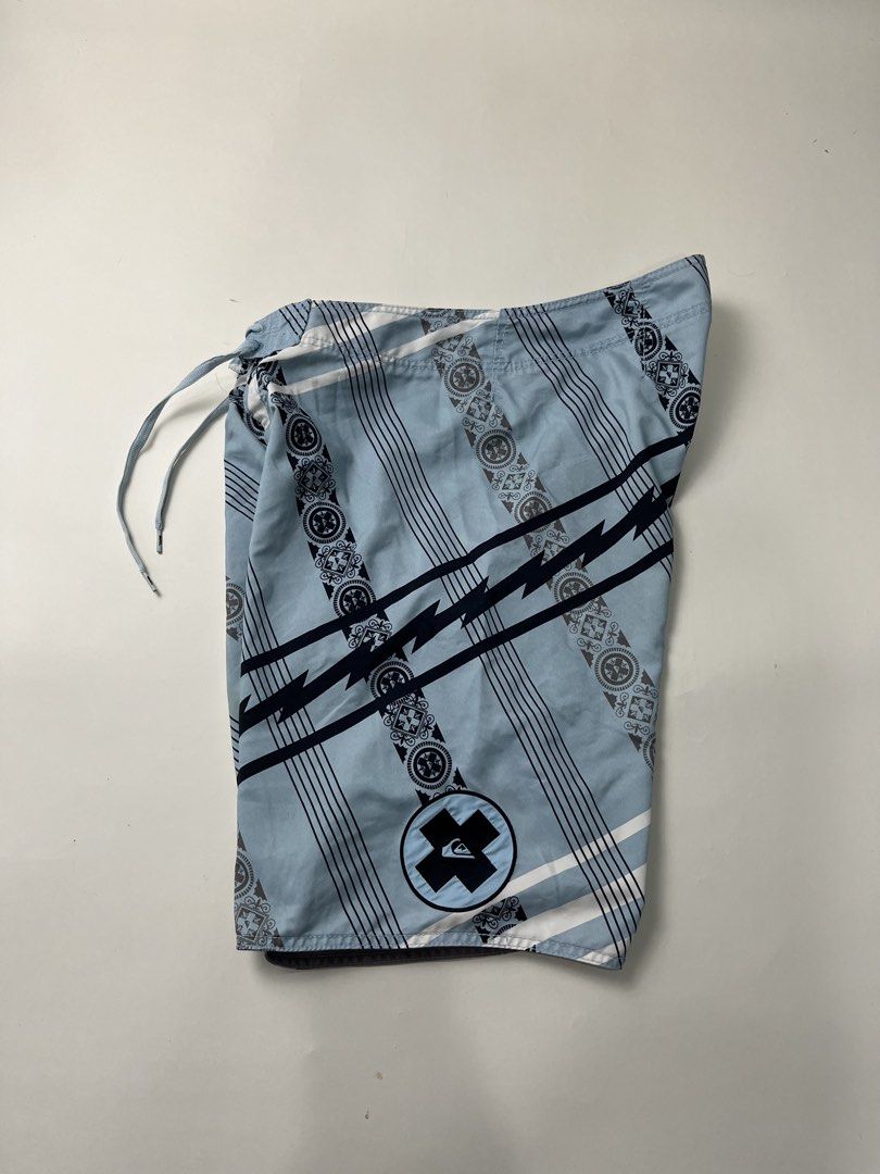 Quiksilver Vintage Y2K Shorts (Category: Shorts) located in Makati City. Submitted by ufcknwthbst (Listing ID 1465193564, Image 2). Description: Size 36 23 inch length 9.5/10 condition No issue.