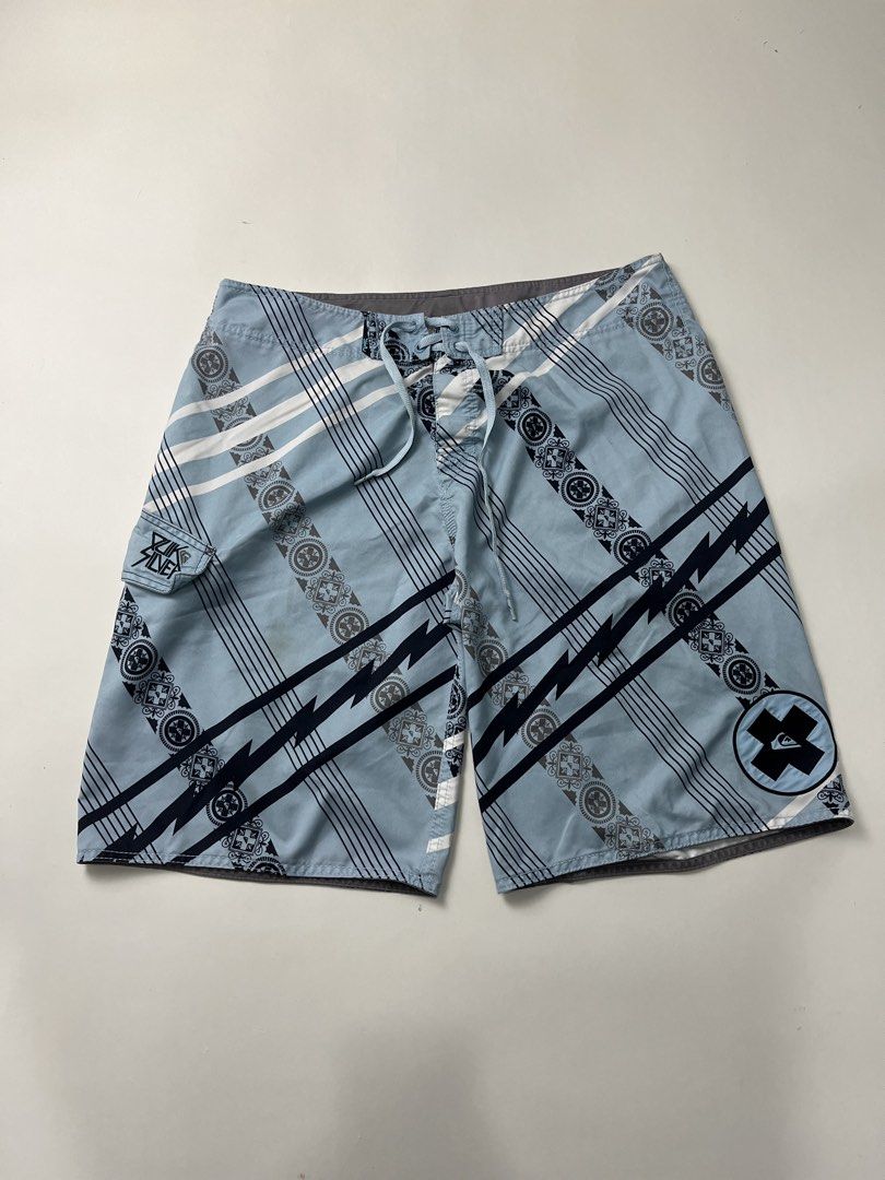 Quiksilver Vintage Y2K Shorts (Category: Shorts) located in Makati City. Submitted by ufcknwthbst (Listing ID 1465193564, Image 1). Description: Size 36 23 inch length 9.5/10 condition No issue.