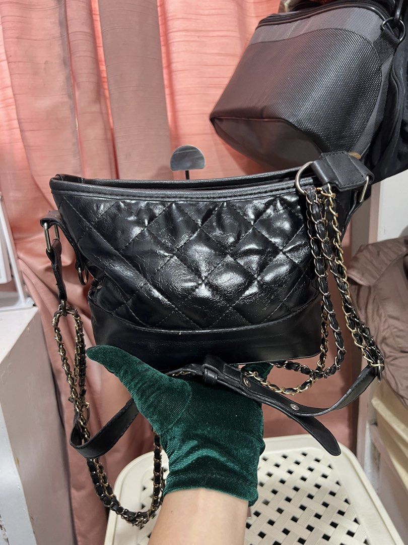 quilted quality chain bag (Category: Cross-body Bags) located in Baguio. Submitted by mercedeshermosamoran (Listing ID 1465350389, Image 1). Description: L-6 1/2 inches W- 10 inches.