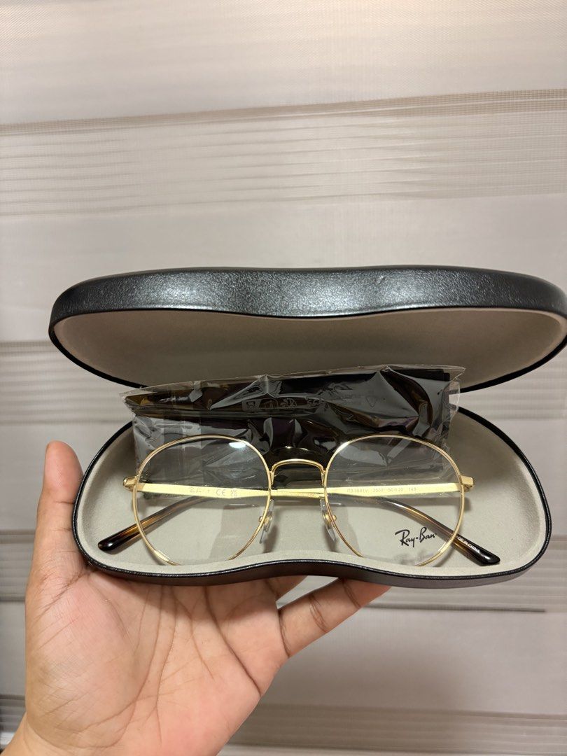 Rayban Original (Category: Sunglasses & Eyewear) located in Calamba. Submitted by andyenzo (Listing ID 1465234806, Image 2). Description: Orig New .