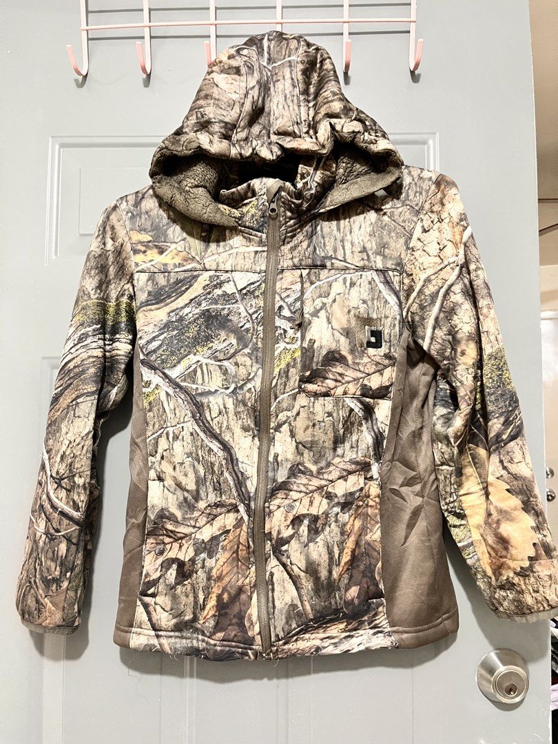 Realtree camo hooded jacket (Category: Coats, Jackets and Outerwear) located in Manila. Submitted by lucas21 (Listing ID 1465229485, Image 1). Description: - SMALL TO MEDIUM - NO FLAWS.