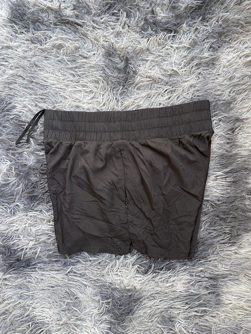 Reebok running (Category: Shorts) located in Daraga. Submitted by pangs192325 (Listing ID 1465229408, Image 1). Description: Reebok running short Size 28-30 Excellent condition No issue Location Bicol Albay .