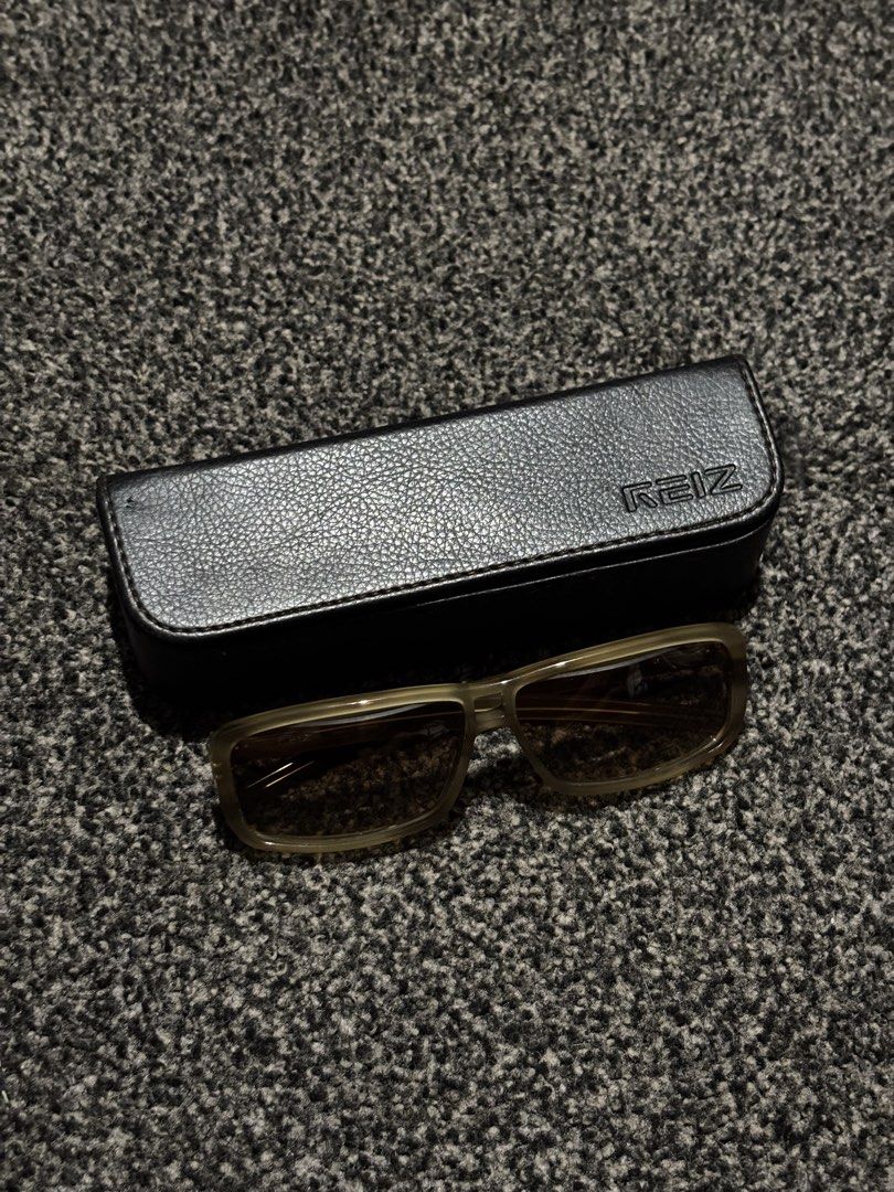 Reiz Sunglasses (Category: Sunglasses & Eyewear) located in Bulacan. Submitted by thriftstarph (Listing ID 1465345371, Image 2). Description: PLEASE READ THE DESCRIPTION BELOW‼️ Reiz Sunglasses With Box From Japan No Issue (1K SHIPPED).